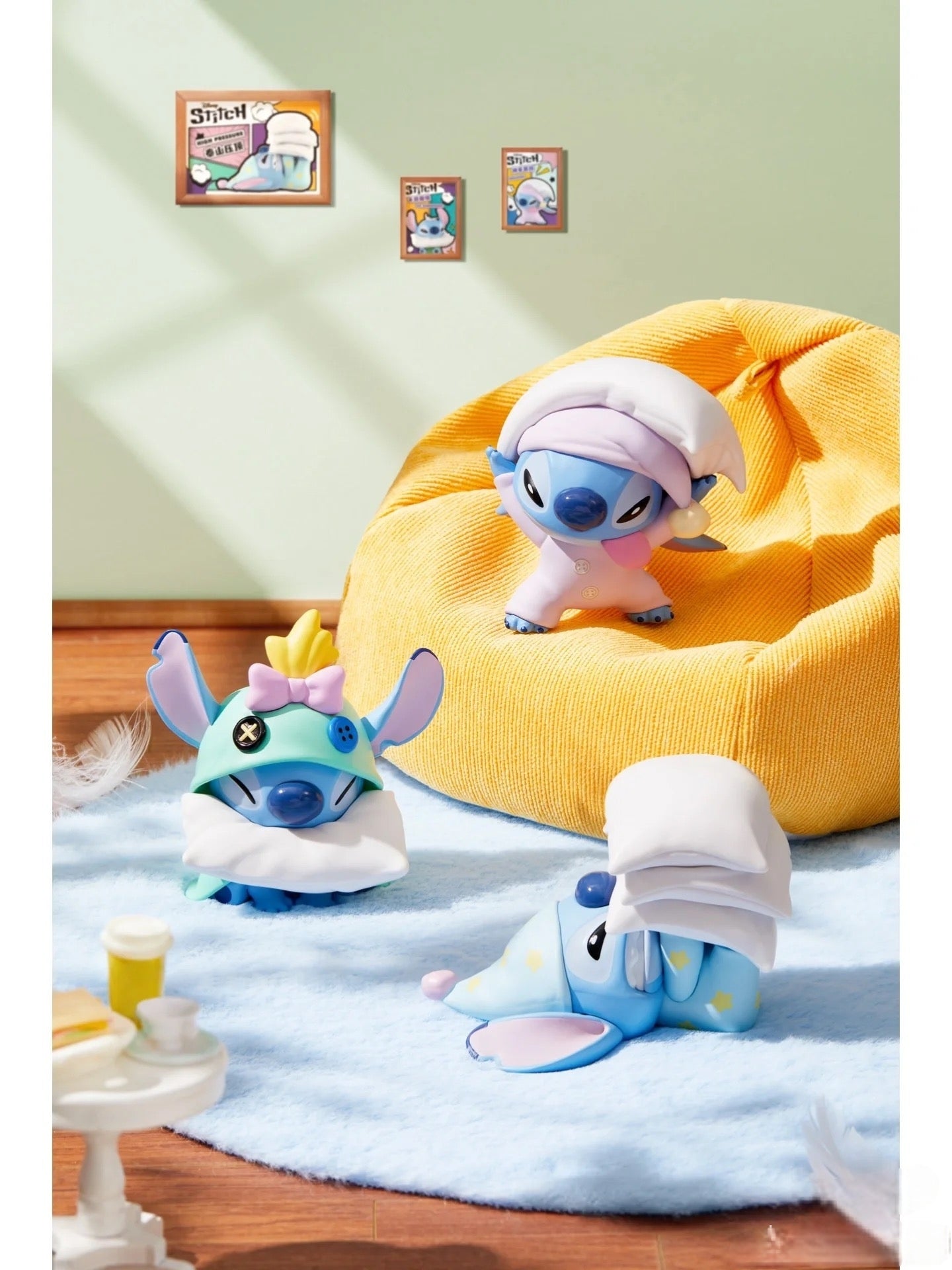 Stitch Pillow Fight figures