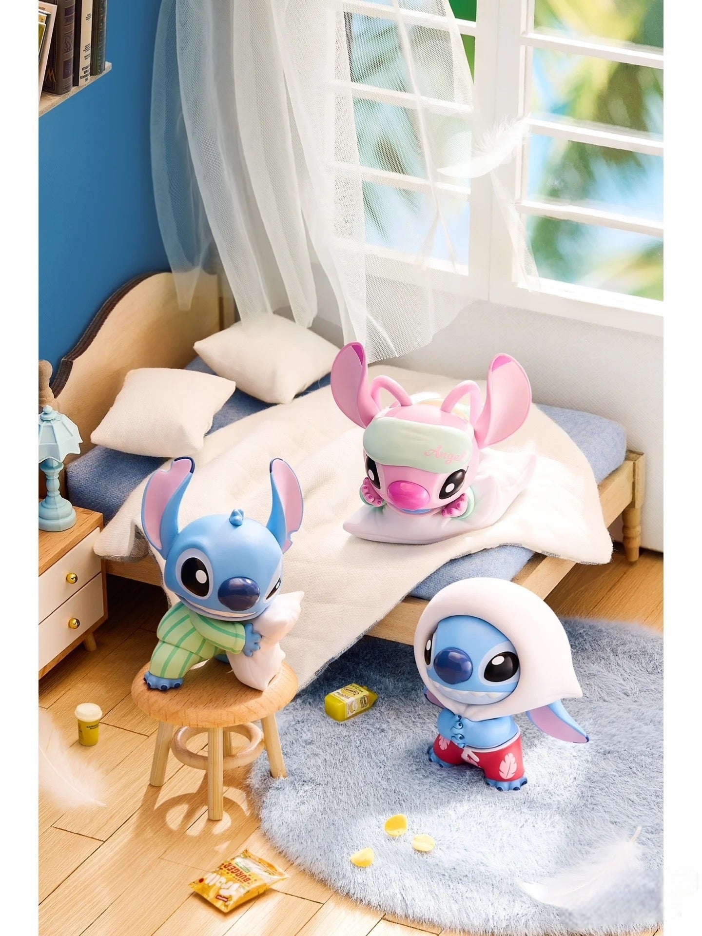 Stitch Pillow Fight figures