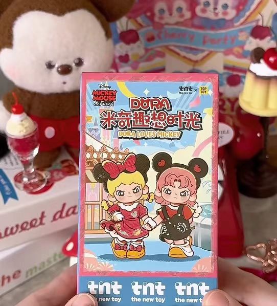 DORA LOVES MICKEY SERIES BLIND BOX
