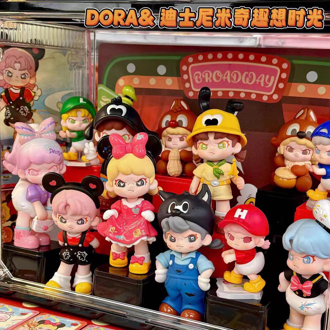 DORA LOVES MICKEY SERIES BLIND BOX