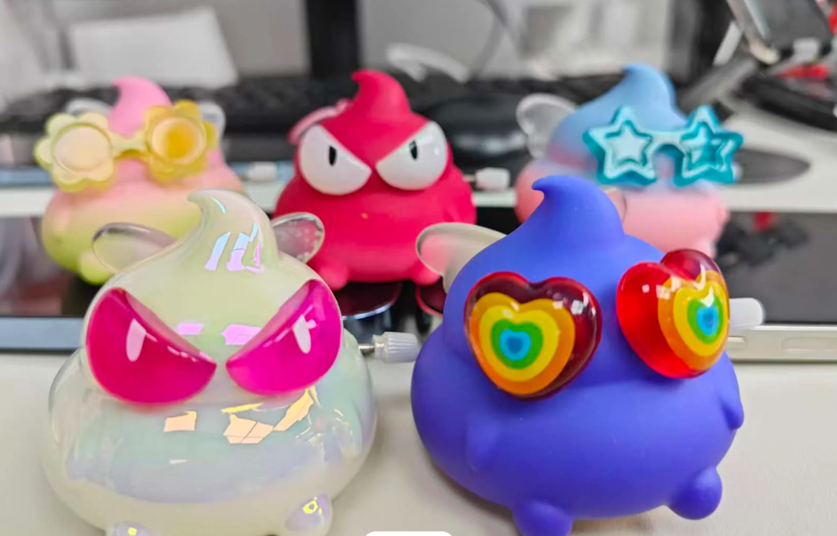 EMMMKU Wind-up movable shit poo